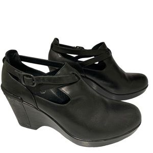 Dansko "Franka" Black Leather Studded
Wedge Clogs Size: 9 1/2 (EUR 40)